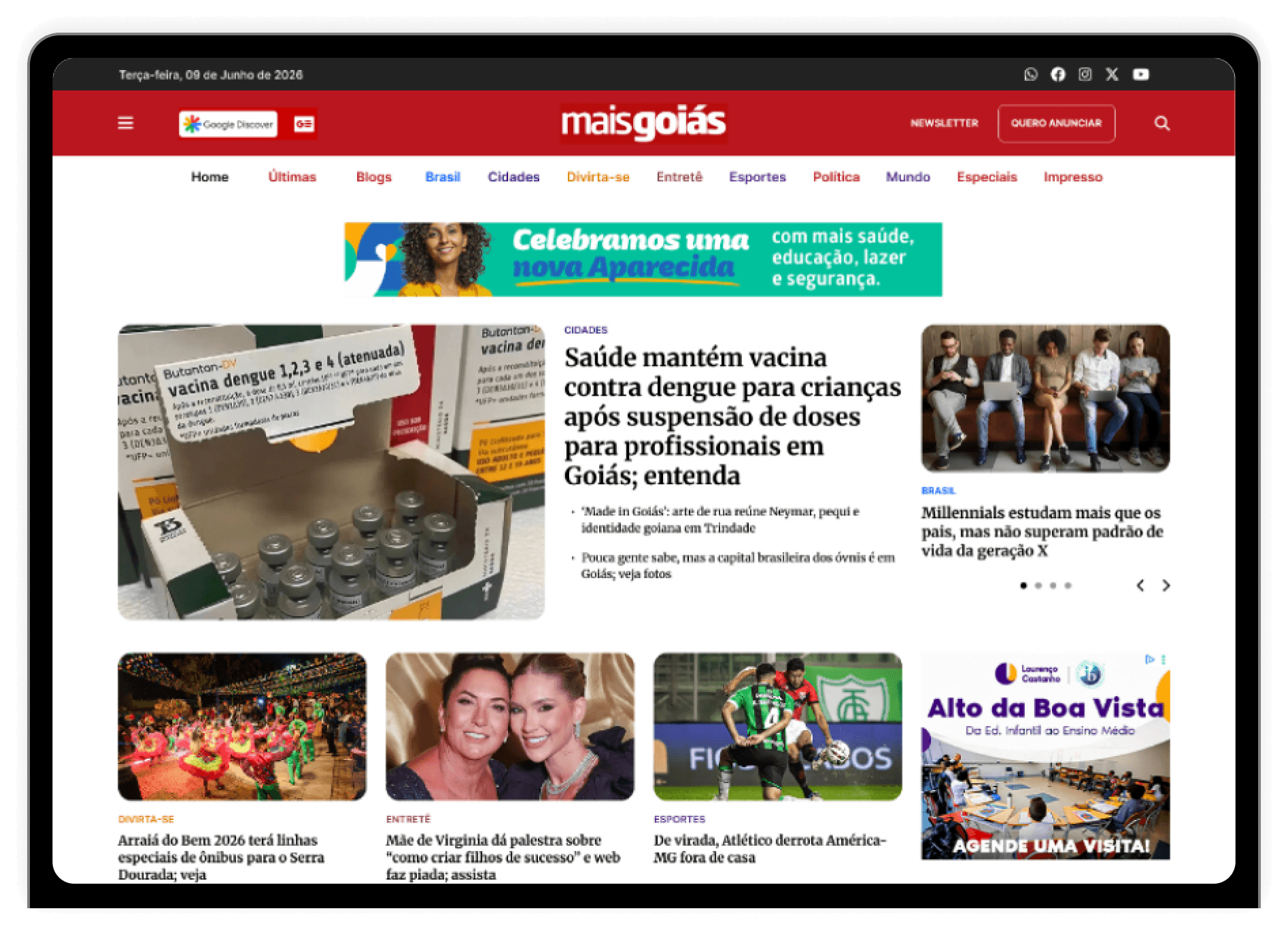 Foto do site aberto em um computador