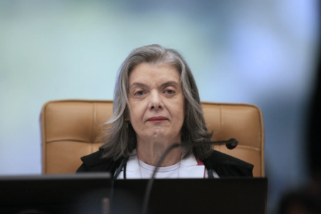 Cármen Lúcia durante sessão extraordinária do STF