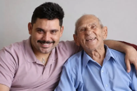Neto de Vovô Anésio é acusado de usar IA do avô morto em campanha e se defende