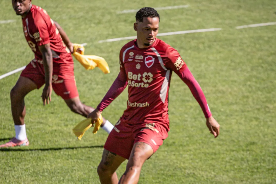 Vila Nova rescinde contrato com Caíque Jesus