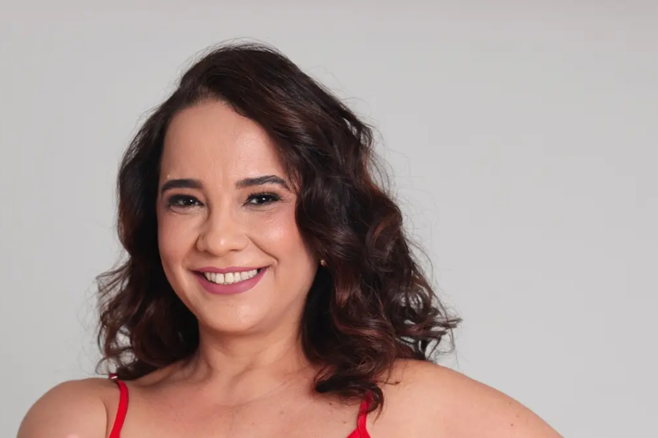 Cientista social e fundadora do PSOL em Goiás: quem é Cíntia Dias, candidata ao Senado