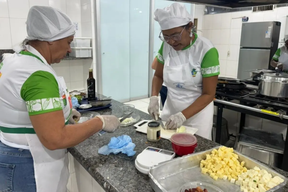 30 duplas participaram da etapa goianiense do concurso Sabores da Escola (Foto: Seduc)