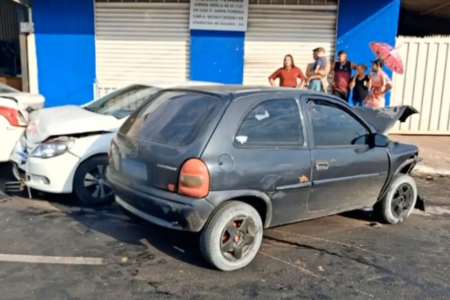 Motorista embriagado bate em dois carros estacionados em Aparecida de Goiânia (Foto: Polícia Militar)