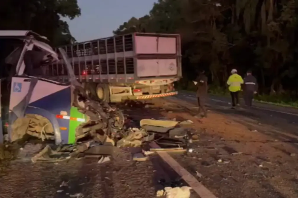 Acidente com micro-ônibus no Paraná