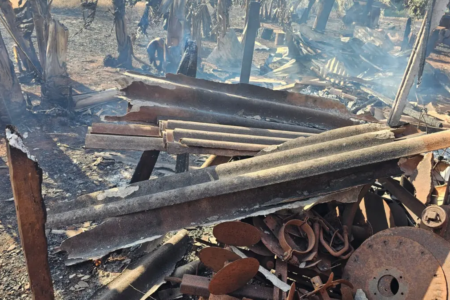 Incêndio destruiu estruturas e plantação de banana - (Foto: reprodução/GCM)