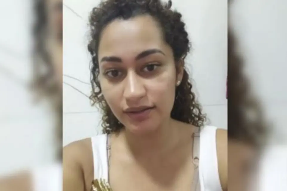 Emiliane Tamara Nunes Carvalho, de 24 anos - (Foto: reprodução/redes sociais)