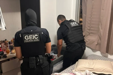 Policiais cumprindo mandados -(Foto: reprodução/PC)