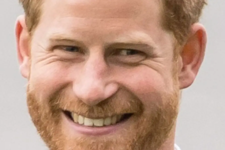 Príncipe Harry, que voltou ao Reino Unido