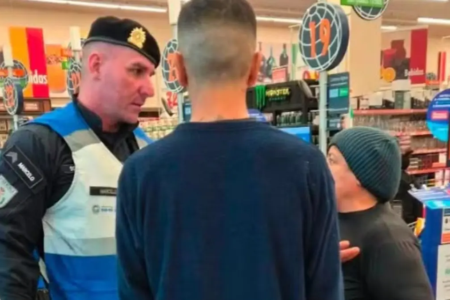 Mulher presa por discriminação em supermercado