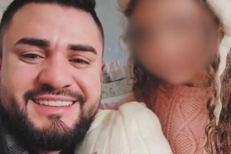 Wilker Renato Almeida da Silva, ao lado das filhas, que também morreram no acidente