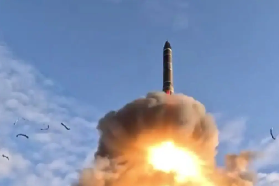 Míssil disparado pelo governo Putin, na Rússia