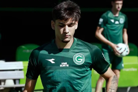 Lucas Rodrigues é relacionado no Goiás para encarar o Cuiabá