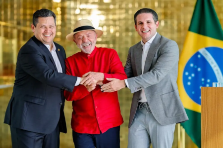 Lula, Motta e Alcolumbre acertam avanço de fim da escala 6x1 e da taxa das blusinhas antes das eleições