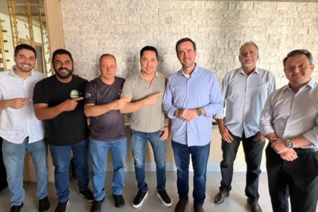 Mendanha recebe apoio de auxiliares de Mabel ao Senado