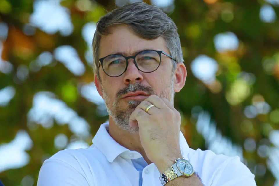 Michel Alves diz que não deve realizar mais contratações no Goiás