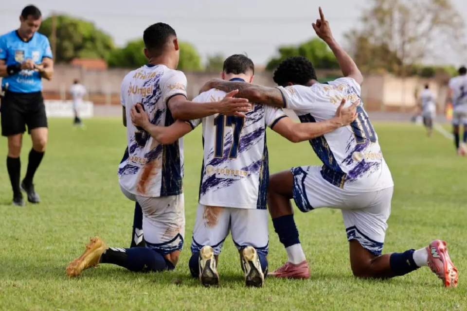 Mineiros vence o Bom Jesus fora de casa
