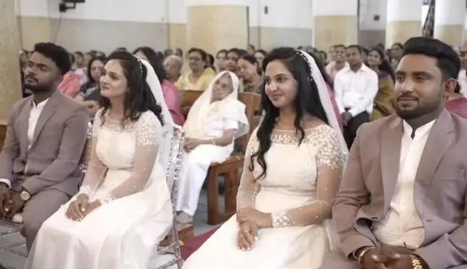 Irmãos gêmeos se casam com irmãs gêmeas em cerimônia com padres e coroinhas gêmeos; veja fotos União inusitada realizou o sonho dos casais
