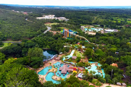 Hot Park terá ingressos a preços especiais em ação que beneficia mais de 640 crianças; veja quem pode participar
