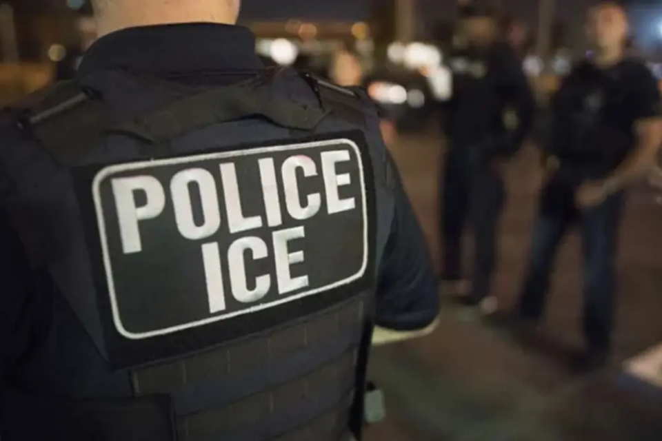 Brasileiros temem votar em NY, e Brasil busca centro de votação protegido do ICE