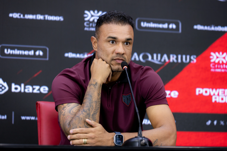 Roger Silva ameniza série sem vitória do Atlético