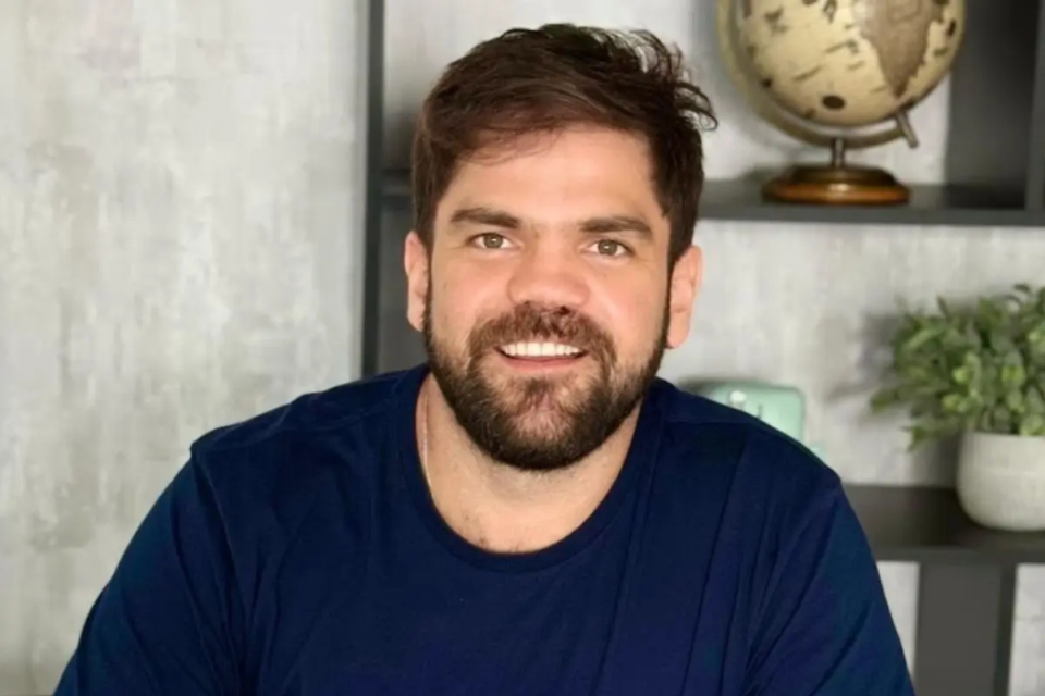Psicanalista Bruno Saviotti diz que a adolescência é uma fase de mudanças extremas e que pode impactar sentimentos de não pertencimento à vida em geral (Foto: arquivo pessoal)