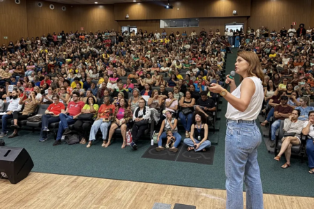 Administrativos da Educação de Goiânia rejeitam proposta e mantêm greve