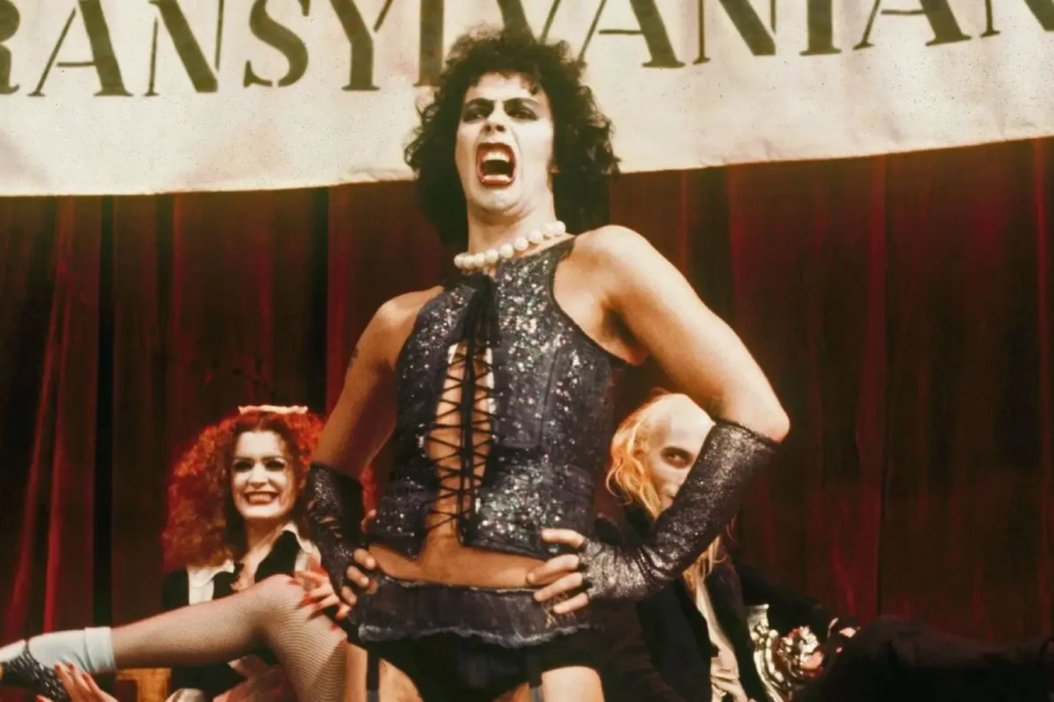 Tim Curry, ator de ‘The Rocky Horror Picture Show’ e ‘It’, morre aos 80 anos Artista construiu uma carreira no cinema, na TV e no teatro