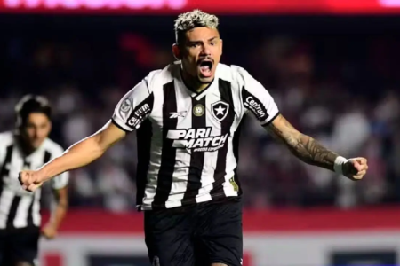 Botafogo acerta retorno de Tiquinho Soares
