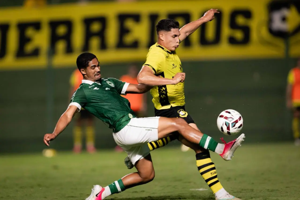 Goiás superou o São Bernardo por 2 a 1, nesta sexta-feira (28/8)