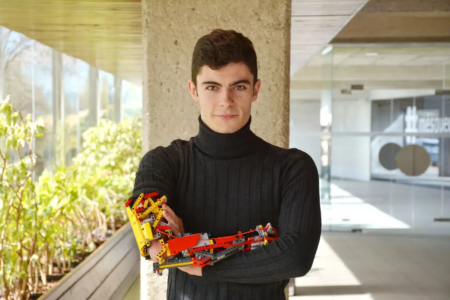 Conheça o jovem que usou peças de LEGO para construir seu próprio braço robótico e conquistou um Guinness David Aguilar síndrome de Poland