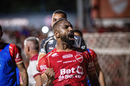 Vila Nova abre vantagem na liderança da Série B
