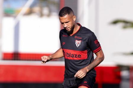 Gustavo Coutinho é a referência no ataque do Atlético