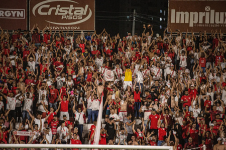 Torcida do Vila Nova no OBA