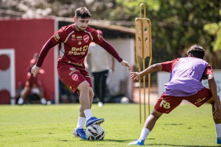 João Vieira em treino do Vila Nova