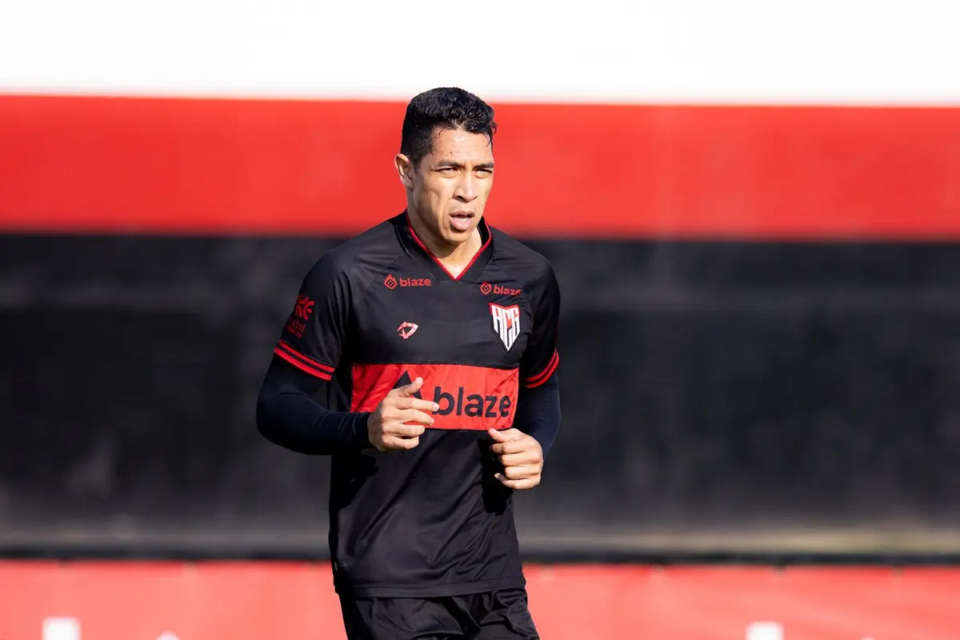Igor Henrique em treino pelo Atlético