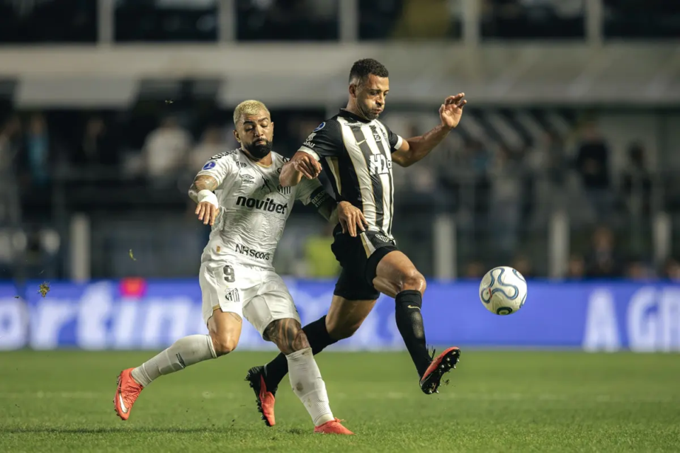 Jogo entre Santos e Atlético-MG