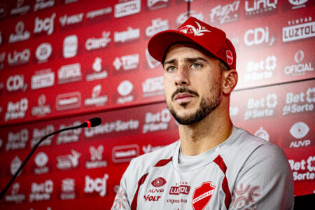 Helton Leite alerta o Vila Nova antes de duelo com o América