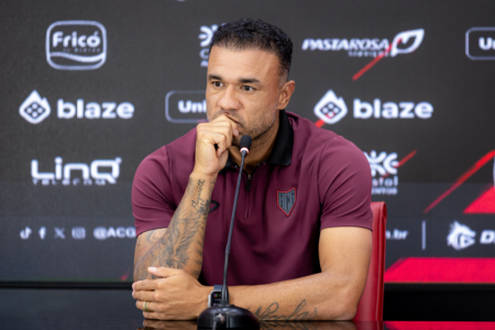 Roger Machado tratou o confronto como uma “final”, mas lembrou que ainda restarão oito rodadas após o duelo