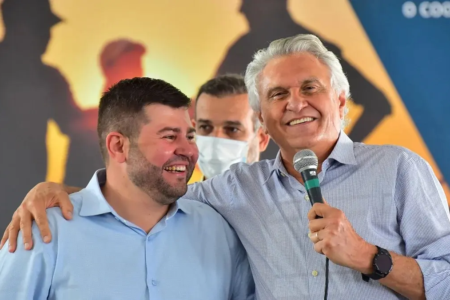 Caiado participa de velório de Amilton Filho
