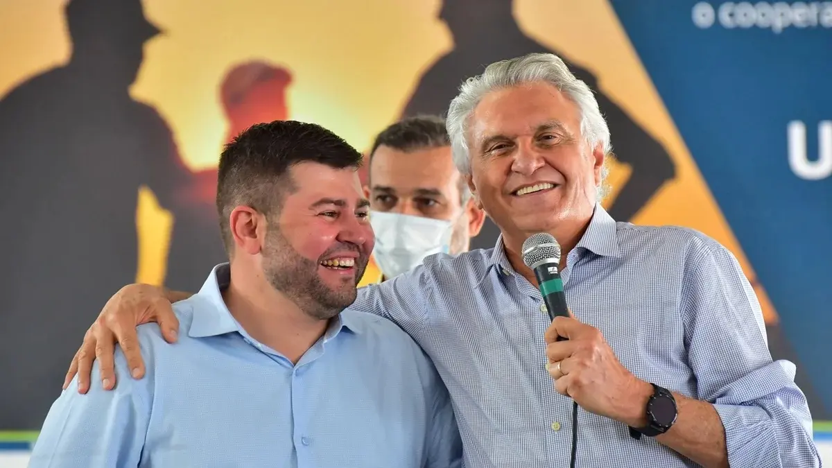 Caiado participa de velório de Amilton Filho