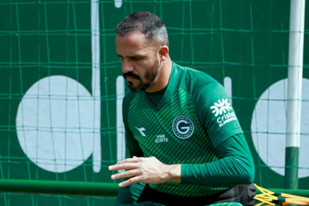 Anselmo Ramon volta a ser relacionado no Goiás