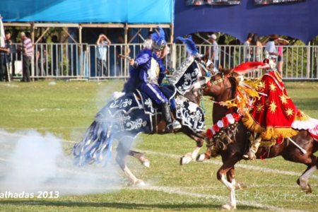 Cavalhadas de Goiás chegam a Corumbá de Goiás neste fim de semana