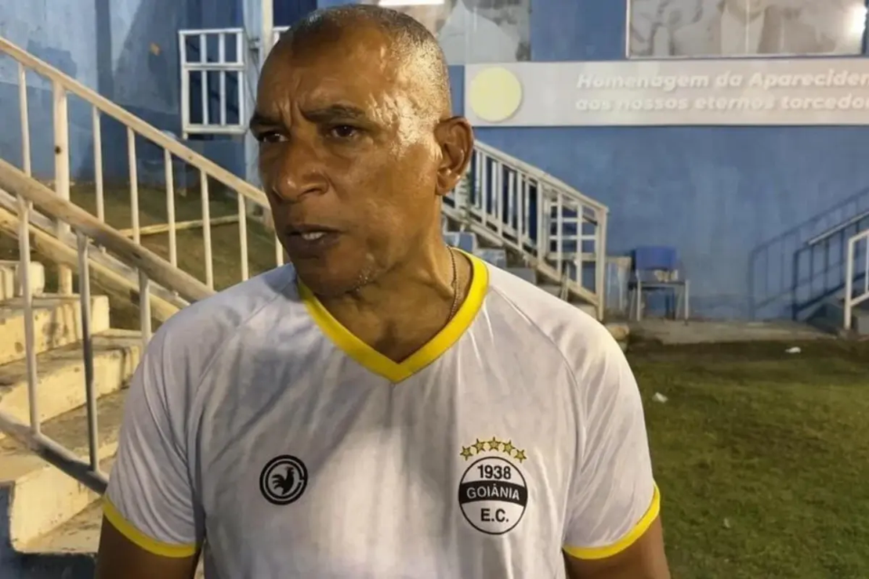 Goiânia demite técnico Hemerson Maria