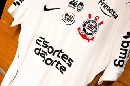 Corinthians recebe proposta de R$ 120 milhões por máster