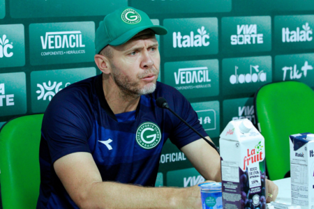 Mozart admite desconfiança sobre Goiás, mas aposta em reação na Série B