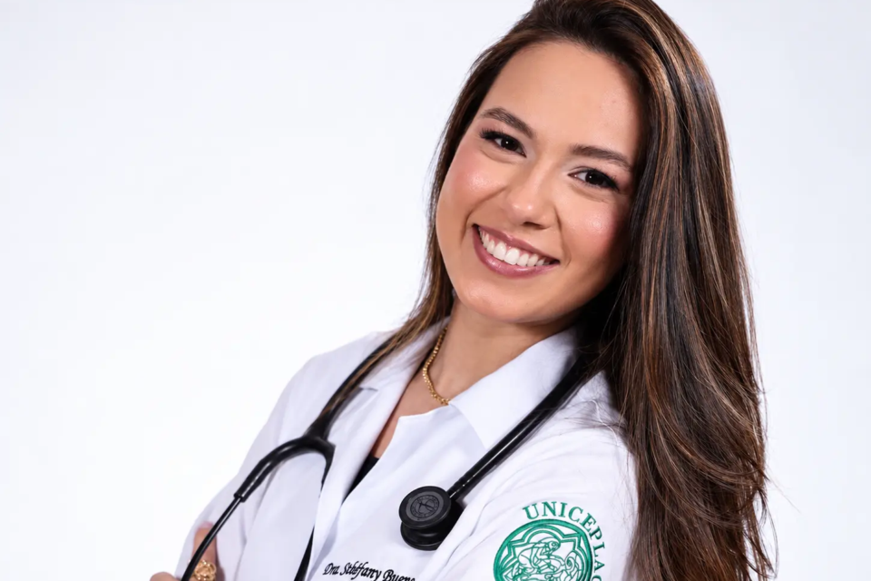 Médica goiana Sthéfany Bueno Christovam vai passar 30 dias trabalhando voluntariamente em Moçambique | (Foto: Reprodução/Instagram da médica)