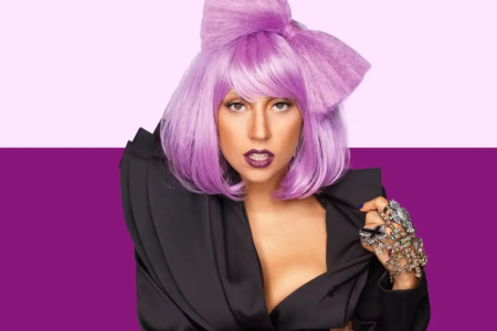 Lady Gaga se torna mãe pela primeira vez, diz site; veja foto Cantora apareceu segurando bebê, veja foto do primeiro filho Michael Polansky