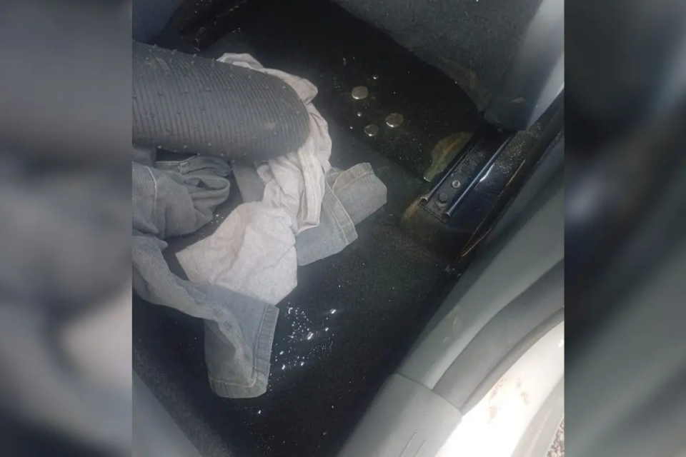 PRF encontrou mercúrio no chão do carro onde o coronel da PMGO foi preso em MT (Foto: PRF/MT)