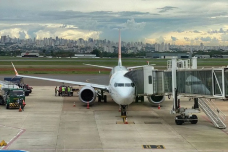 Avião com 180 pessoas faz pouso de emergência no Aeroporto de Goiânia (Foto: Reprodução)