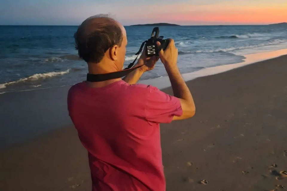 Fotógrafo cego, Luciano Ambrósio, usa um aplicativo que descreve o cenário antes de ele fotografar (Foto: Luciano Ambrósio)